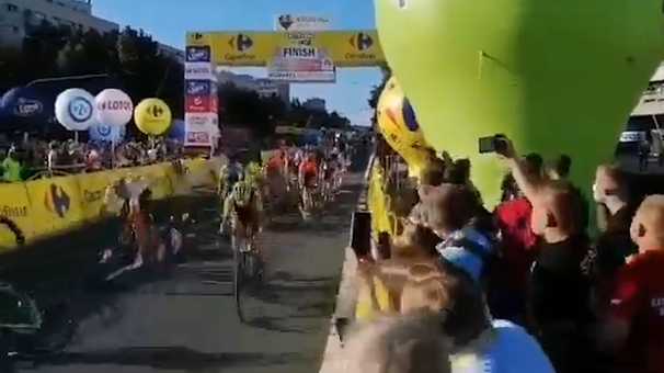 Horrific crash at finish line leaves Dutch cyclist with serious injuries