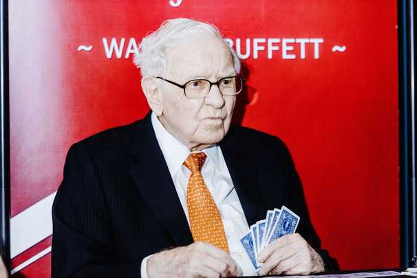 Warren Buffett Sours on Banks and Likes (Gulp!) Gold