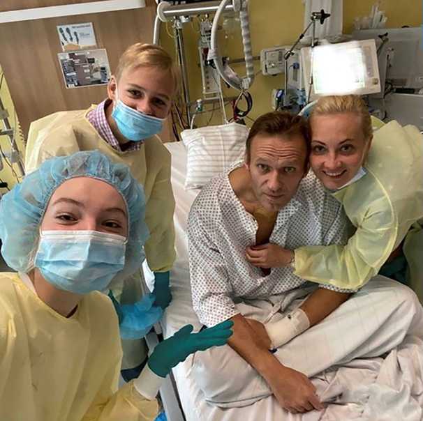 Navalny shares photo from hospital, intends to return to Russia once recovered