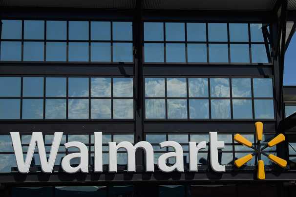 Walmart backtracks, begins putting guns back in stores