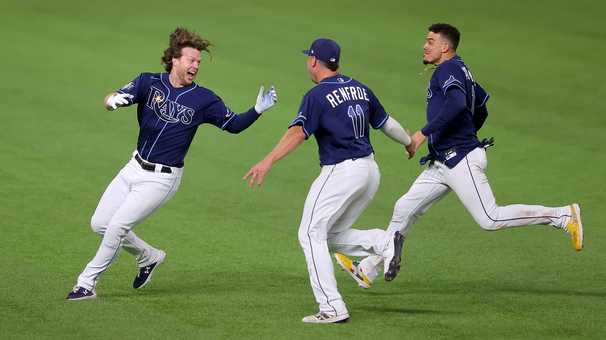 Wild Game 4 ends with unforgettable final play as Rays rally to even World Series
