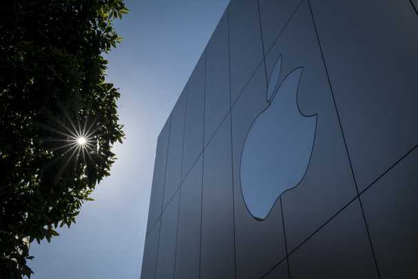 Apple’s head of global security indicted on bribery charges