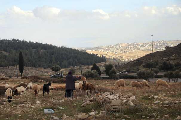 Pompeo makes unprecedented visit to West Bank settlement as Israelis prepare to confront Biden