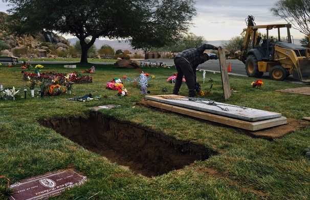 A new FEMA program offers up to $9,000 to help with covid-19 funerals. Scammers see an opportunity.
