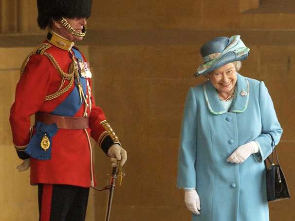 The real reason the queen is giggling in that photo with Prince Philip: A swarm of bees