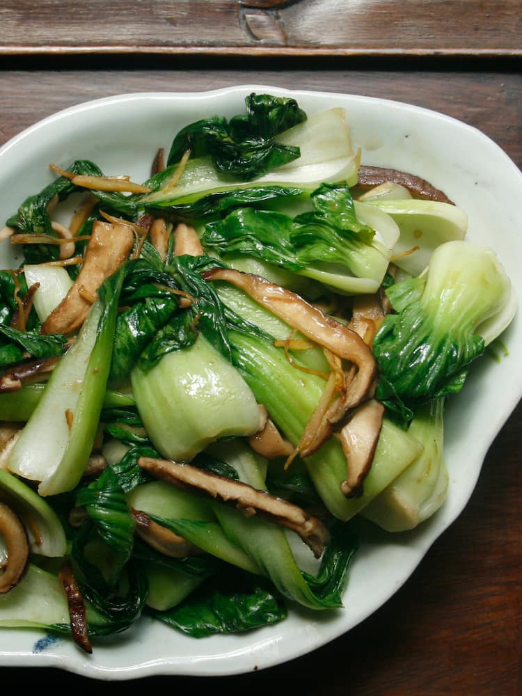 Young's comfort food is wok-seared bok choy with shiitake mushrooms, Shanghai cai chao xianggu, 上海菜妙香菇. (Grace Young)