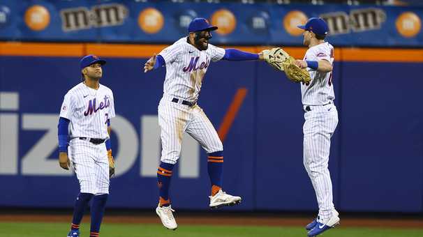 Surrounded by chaos as always, the Mets already distancing themselves in the NL East