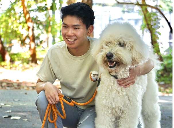 What happens to worn out rock climbing ropes? This teen turns them into dog leashes and gives all profits to animal groups.