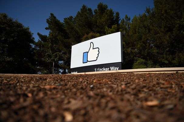 Facebook apps back online after widespread outage