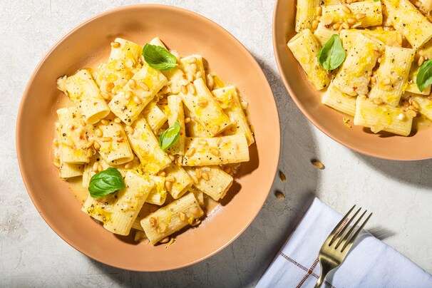 This garlicky vegan rigatoni is extra creamy, thanks to a can of beans
