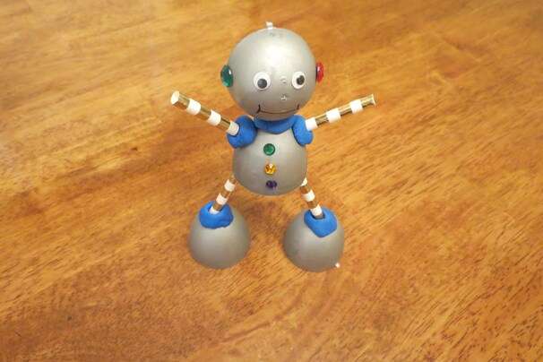 This egg-cellent robot is a snap to make