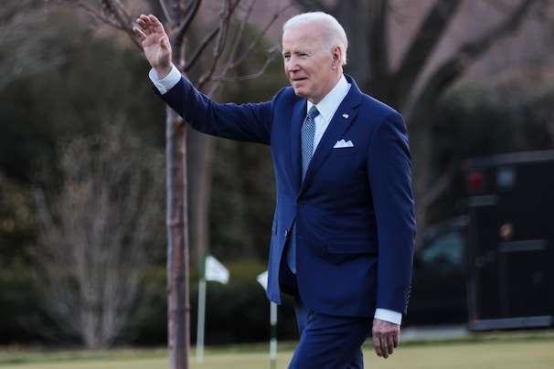 Why Biden is getting some praise from Republicans on his handling of Ukraine