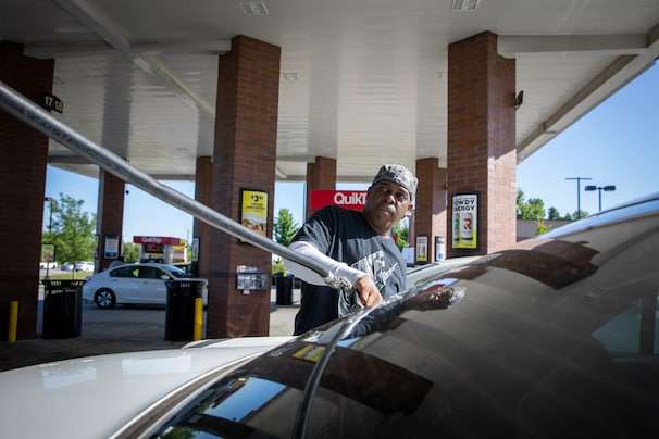 Why gasoline prices remain high even as crude oil prices fall