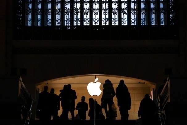Workers at Apple’s Grand Central store move toward unionizing
