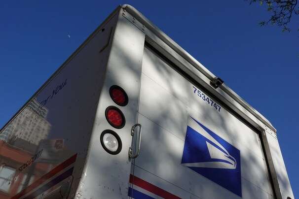 House panel will investigate USPS plan to purchase 8.6 mpg trucks