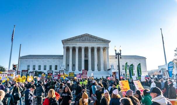 Majority of Supreme Court is ready to strike down Roe v. Wade, leaked opinion shows