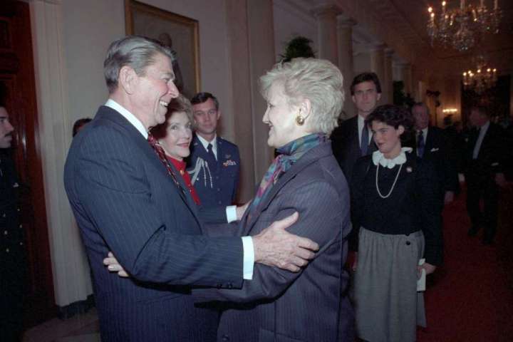 Nancy Clark Reynolds, Reagan confidante and D.C. power broker, dies at 94