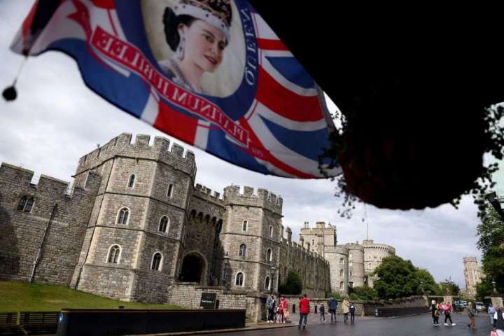 Platinum Jubilee: A last bash for Queen Elizabeth II and the party Brits need