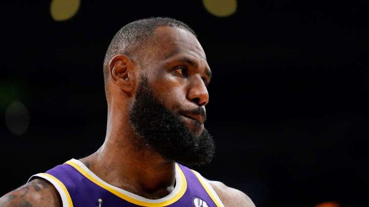 The Lakers’ mess complicates LeBron James’s extension decision