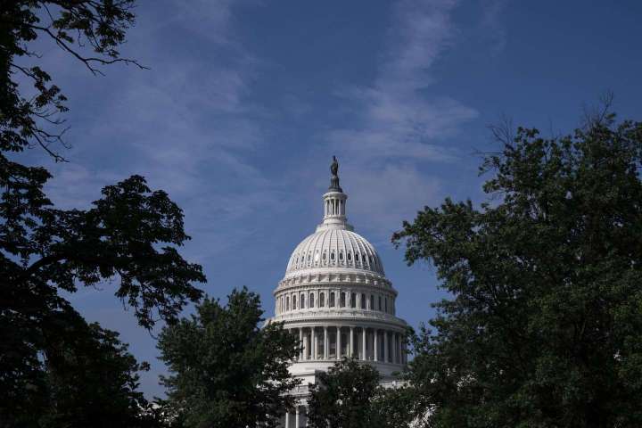 Federal salaries lag 22.5 percent behind private sector, report finds