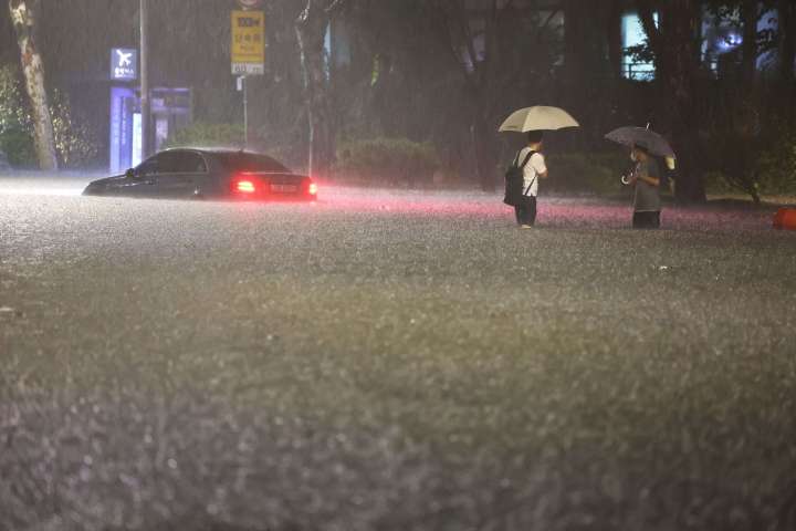 The scene in Seoul after flooding caused by record rainfall kills at least 8