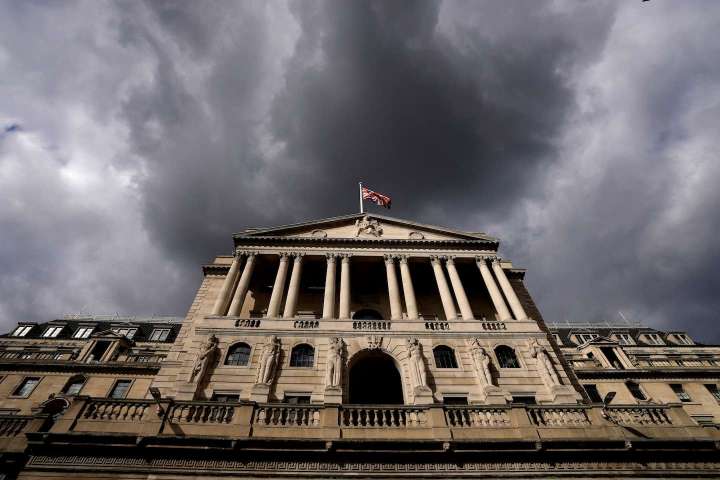 Bank of England intervenes to avert credit crunch, economic fallout