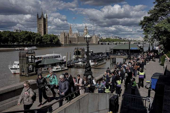 Epic queue for Queen Elizabeth II’s coffin had more than 250,000 people