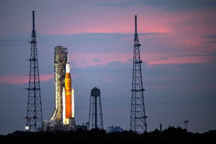 NASA’s moon launch is dealt another blow, as Ian causes weeks-long delay