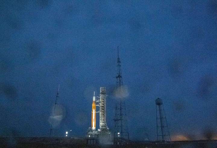 With eye on storm, NASA presses ahead with Artemis launch attempt