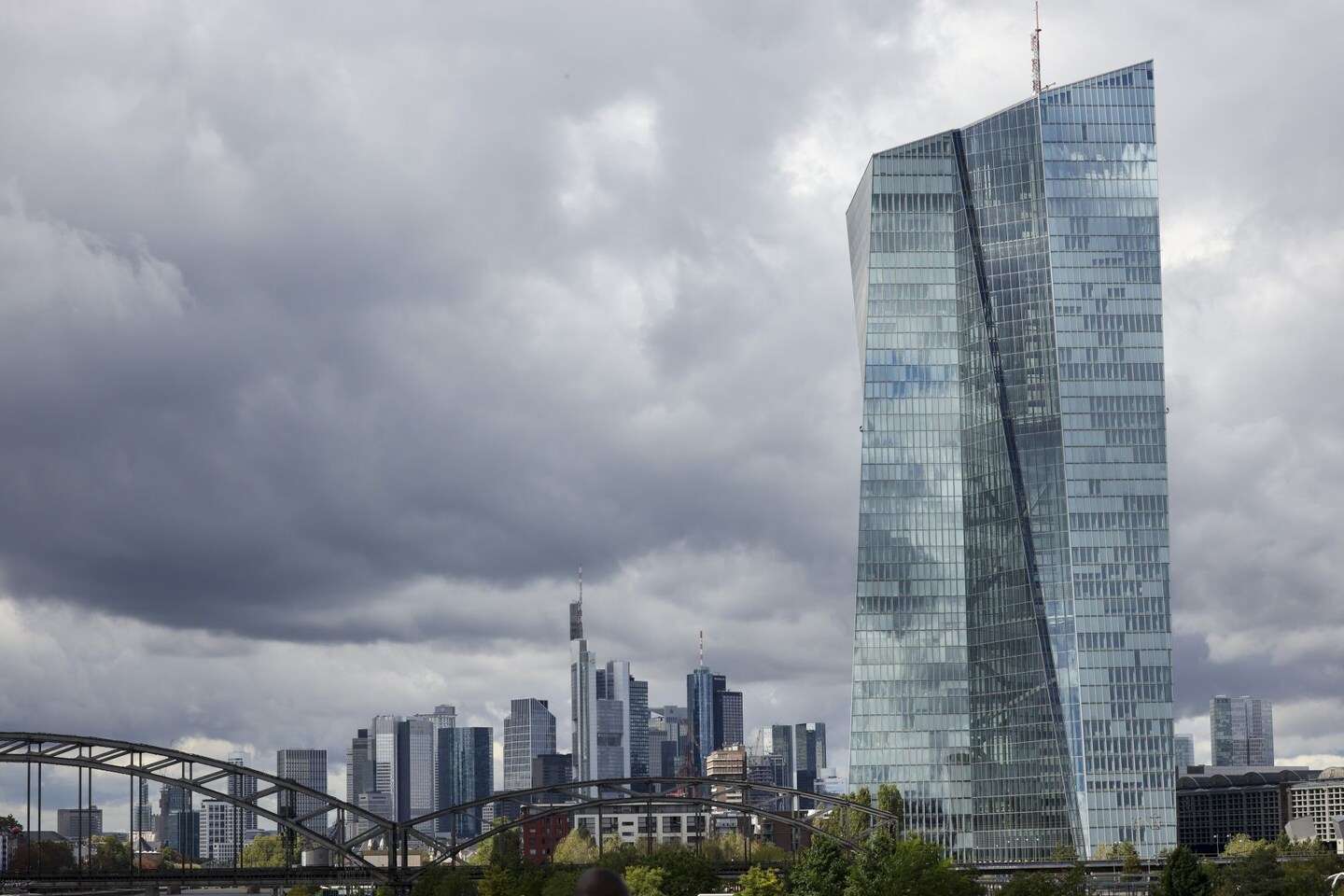 ECB announces new jumbo rate hike despite European opposition