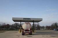 U.S. diesel shortage squeezes farmers, homeowners and White House
