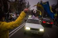 Ukraine live briefing: Kherson tries to rebuild infrastructure; White House pledges more aid
