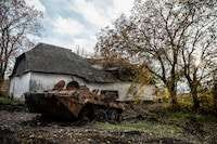 Ukraine live briefing: Russia announces retreat from city of Kherson