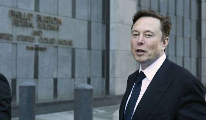 Elon Musk’s tweeting style seizes spotlight in Tesla trial