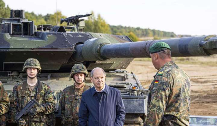 Germany agrees to provide Ukraine with advanced battle tanks