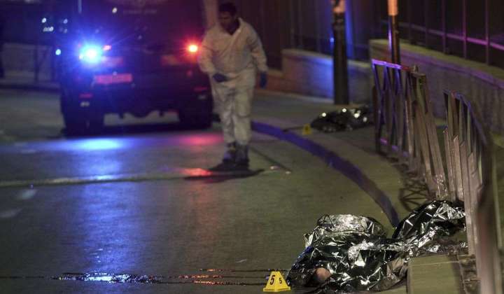 Palestinian gunman kills 7 near Jerusalem synagogue