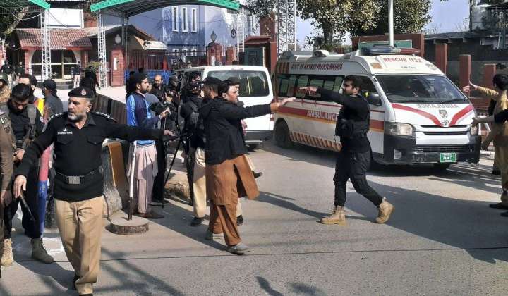 Suicide bomber kills 28, wounds 150 at mosque in NW Pakistan