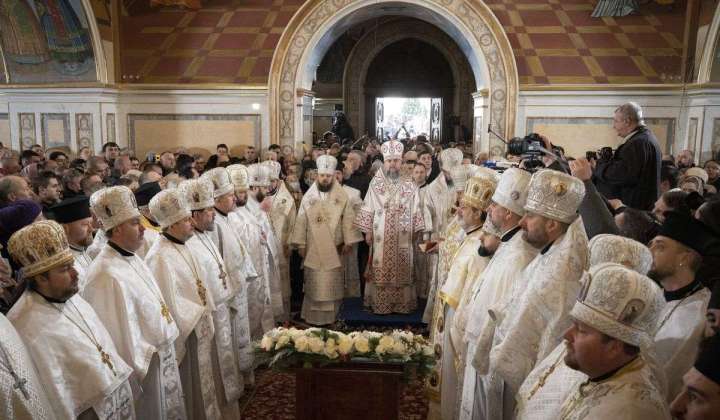 Ukrainians celebrate Orthodox Christmas in reclaimed church