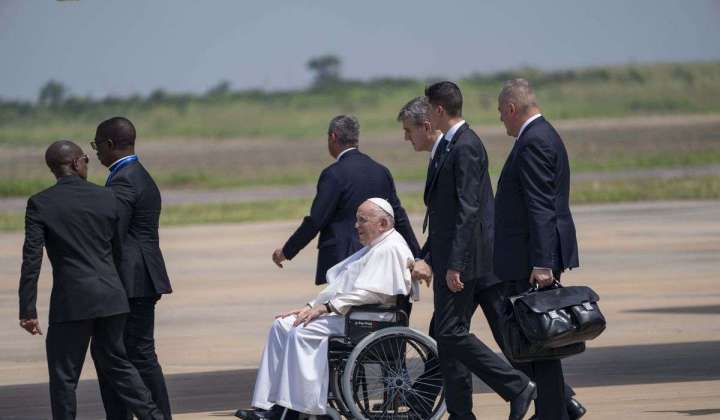 Pope Francis heads to South Sudan to urge peace as fighting kills 27