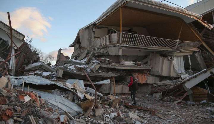 Survivors of Turkey, Syria quake struggle to stay warm, fed