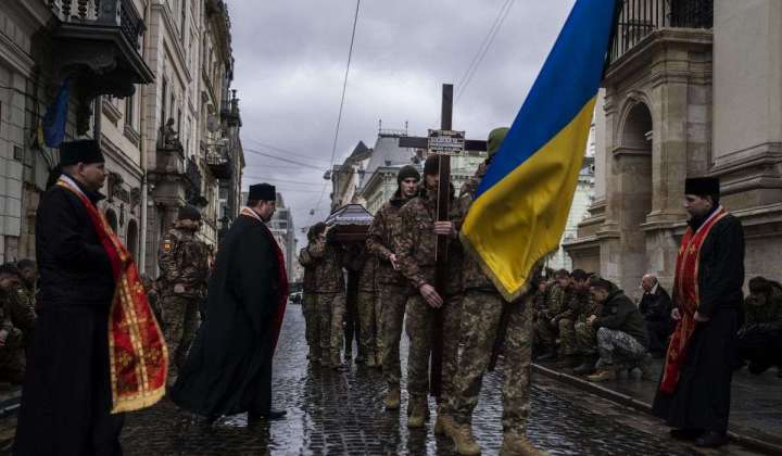 Ukraine: Zelenskyy seeks more sanctions, fighting grinds on