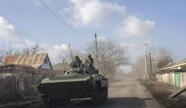 Civilians flee embattled town as Ukrainian pullout looms
