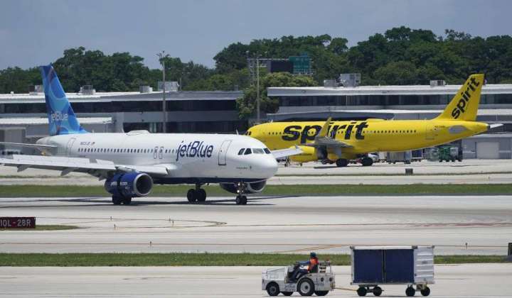 U.S. sues to block JetBlue from buying Spirit Airlines