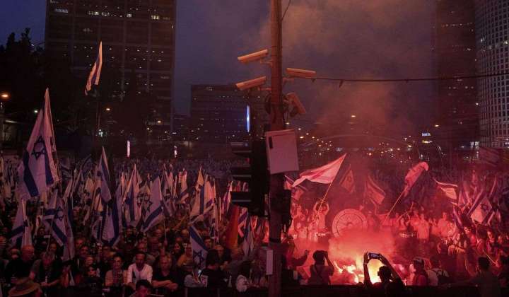 Thousands of Israelis protest government legal change plans