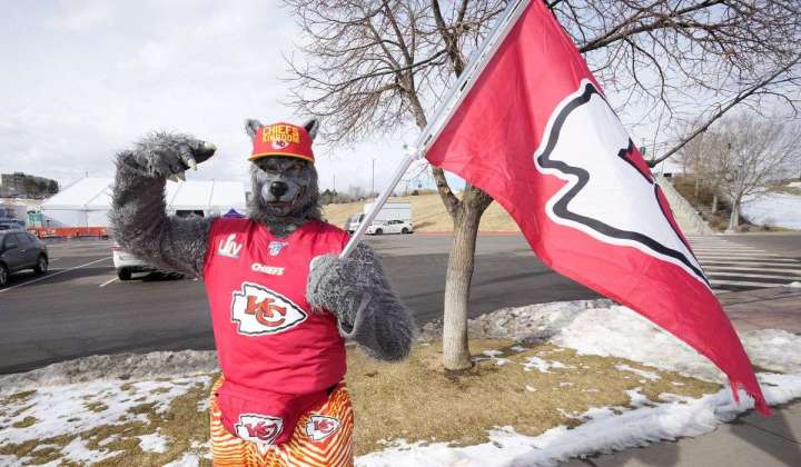 Chiefs superfan cracks Kansas City’s most wanted list over suspected bank robbery