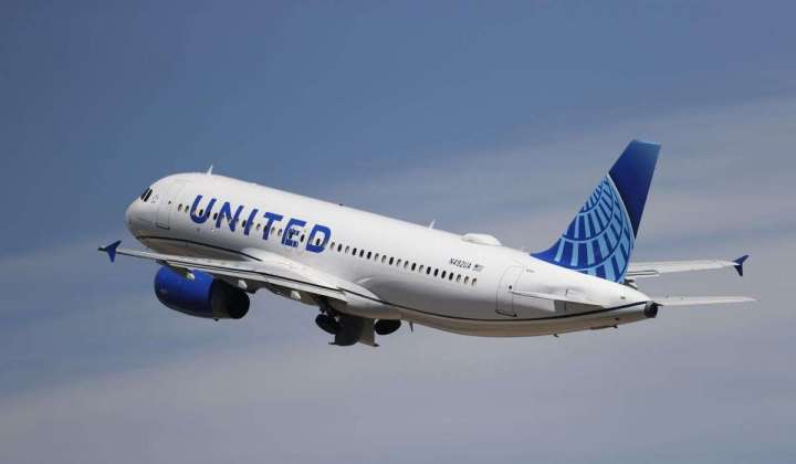 United Airlines shifts blame to FAA for canceled flights