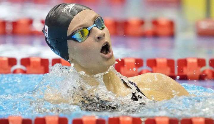 Canadian McIntosh, 16, secures 2nd swimming worlds gold with win in women’s 400m individual medley