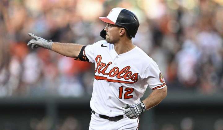 Orioles score 7 runs in 1st inning, pound the Yankees 9-3 to stay 1 1/2 games up in AL East