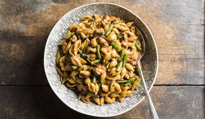 Harissa-spiced pasta and chicken with green beans: North African spices amp up Italian pasta sauce