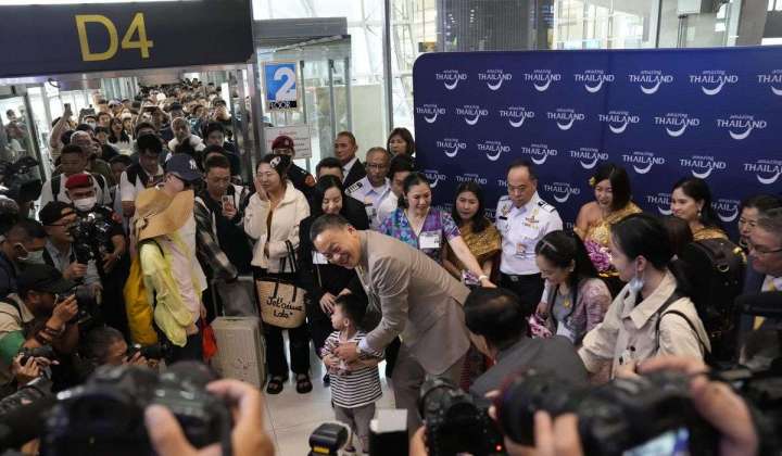Thailand receives the first Chinese visitors under a new visa-free policy to boost tourism